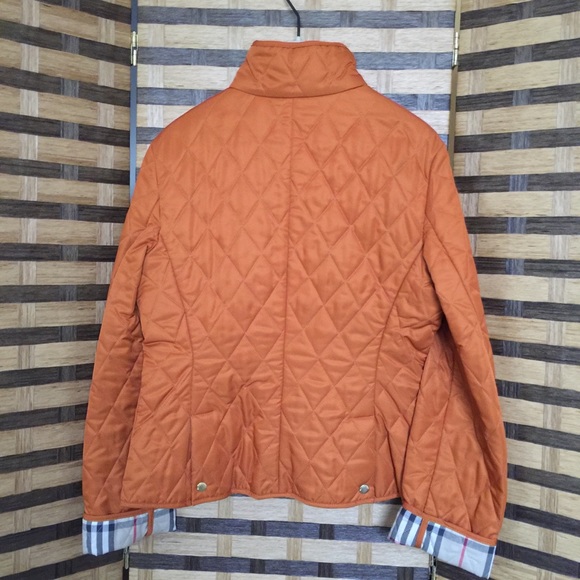 Authentic Burberry Women’s Diamond Quilted Jacket - Picture 3 of 8